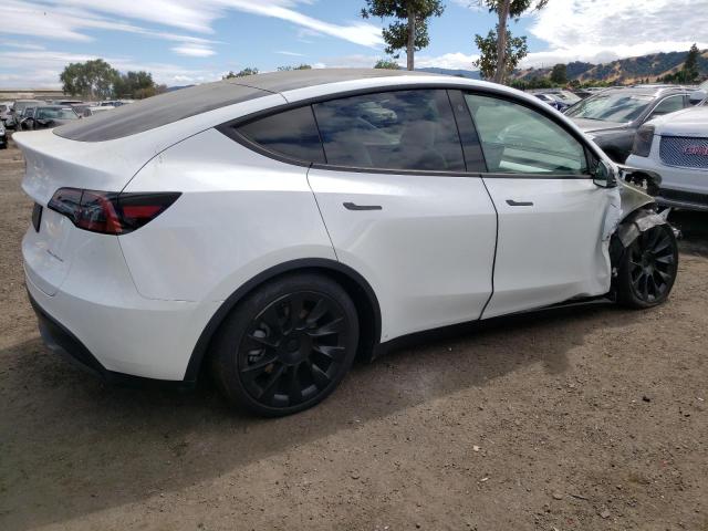 7SAYGAEE7NF570596 - 2022 TESLA MODEL Y WHITE photo 3