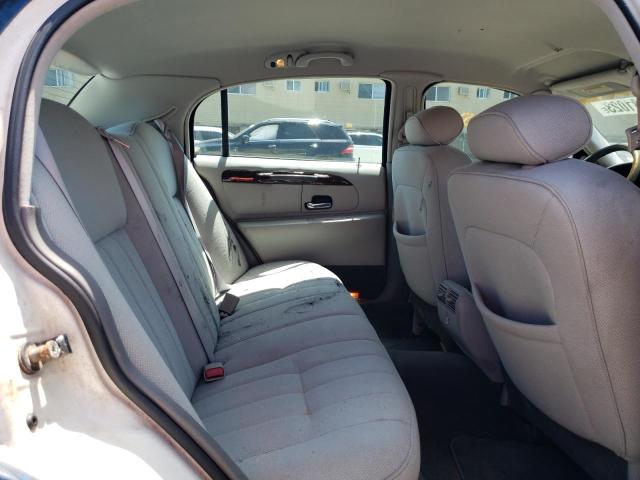 1LNFM81W4WY709763 - 1998 LINCOLN TOWN CAR EXECUTIVE WHITE photo 10