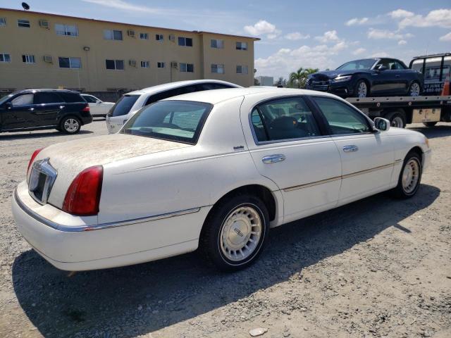1LNFM81W4WY709763 - 1998 LINCOLN TOWN CAR EXECUTIVE WHITE photo 3