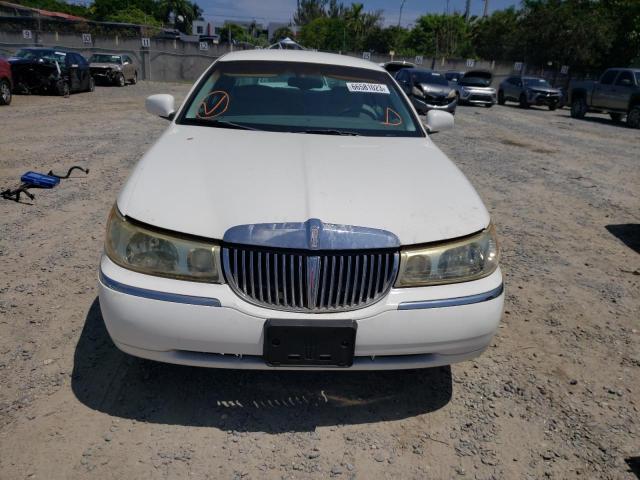1LNFM81W4WY709763 - 1998 LINCOLN TOWN CAR EXECUTIVE WHITE photo 5