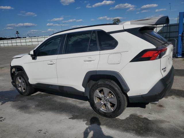 2T3W1RFV8RW312252 - 2024 TOYOTA RAV4 XLE WHITE photo 2