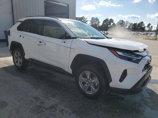 2T3W1RFV8RW312252 - 2024 TOYOTA RAV4 XLE WHITE photo 4