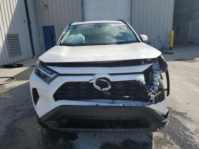 2T3W1RFV8RW312252 - 2024 TOYOTA RAV4 XLE WHITE photo 5