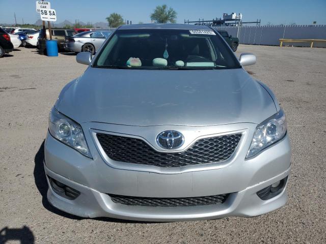 4T1BF3EK0BU227621 - 2011 TOYOTA CAMRY BASE SILVER photo 5