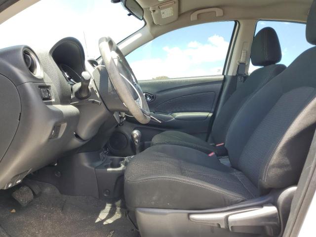 3N1CN7AP3KL832556 - 2019 NISSAN VERSA S 白色 照片 7