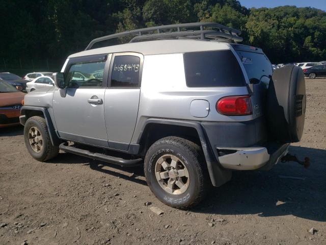 JTEBU11FX70006044 - 2007 TOYOTA FJ CRUISER SILVER photo 2