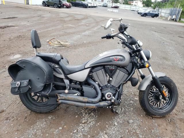 5VPLB36N3G3046945 - 2016 VICTORY MOTORCYCLES GUNNER Boz foto 1