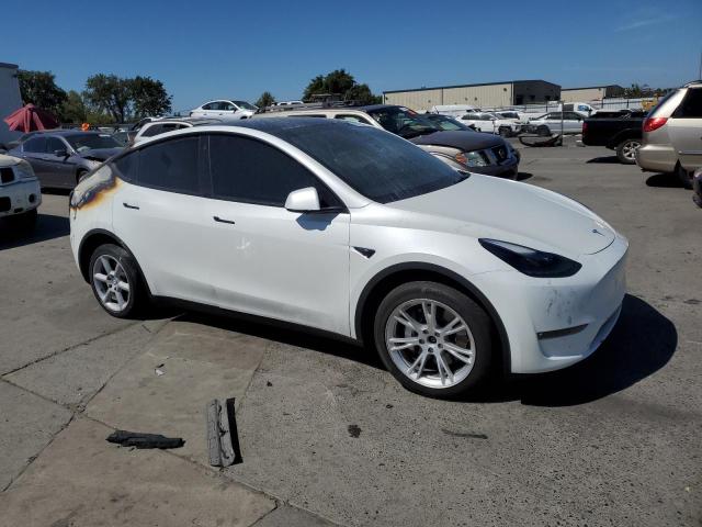 7SAYGAEE0PF640183 - 2023 TESLA MODEL Y WHITE photo 4