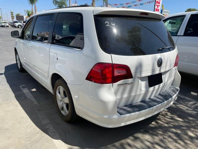 2V4RW3DG9BR641970 - 2011 VOLKSWAGEN ROUTAN SE WHITE photo 3