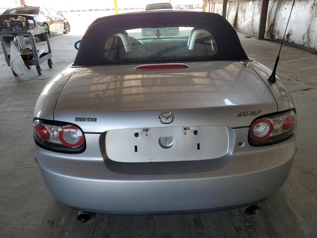 JM1NC25F860110082 - 2006 MAZDA MX-5 MIATA SILVER photo 6