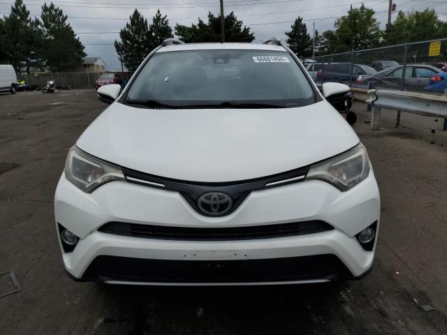 JTMRFREV7HJ108815 - 2017 TOYOTA RAV4 XLE WHITE photo 5