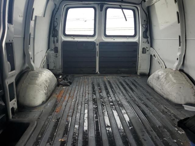 1GCSGAFX2C1111680 - 2012 CHEVROLET EXPRESS G1 WHITE photo 10