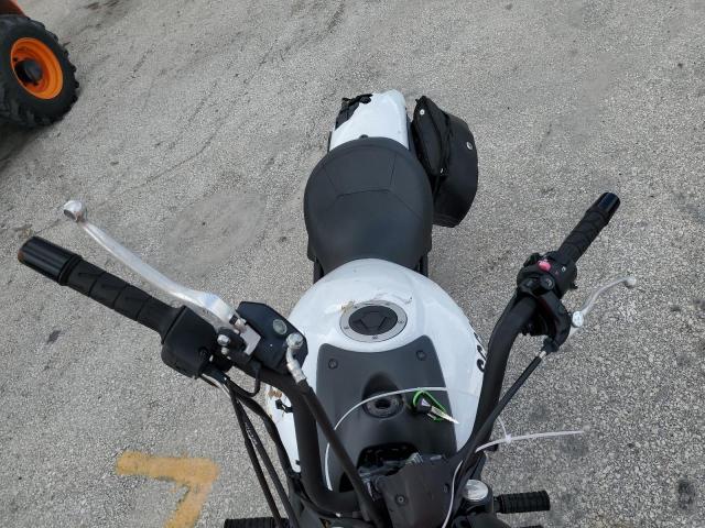 JKAENED11JDA07635 - 2018 KAWASAKI EN650 D WHITE photo 5