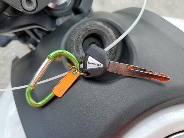 JKAENED11JDA07635 - 2018 KAWASAKI EN650 D WHITE photo 8