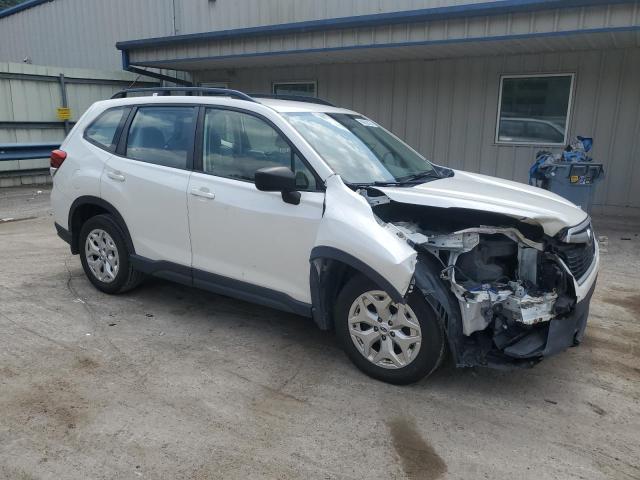 JF2SKACC3KH462055 - 2019 SUBARU FORESTER WHITE photo 4