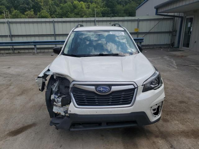 JF2SKACC3KH462055 - 2019 SUBARU FORESTER WHITE photo 5