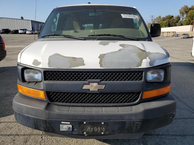 1GCWGFCB4B1129605 - 2011 CHEVROLET EXPRESS G2 WHITE photo 5