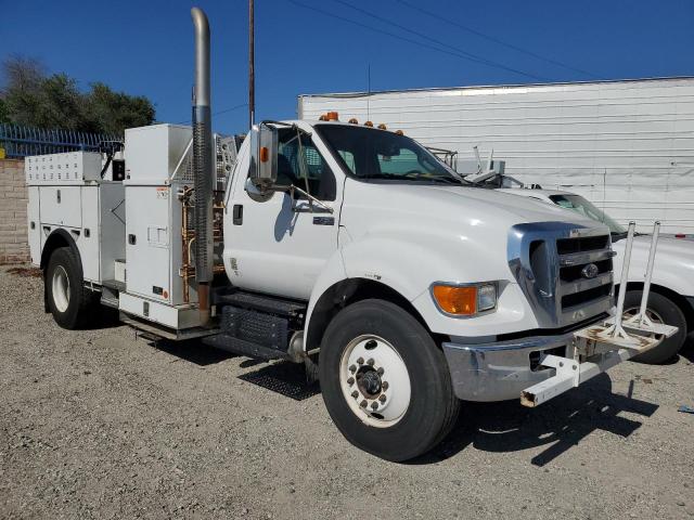 3FRXF7FJ6DV016855 - 2013 FORD F750 SUPER DUTY WHITE photo 2