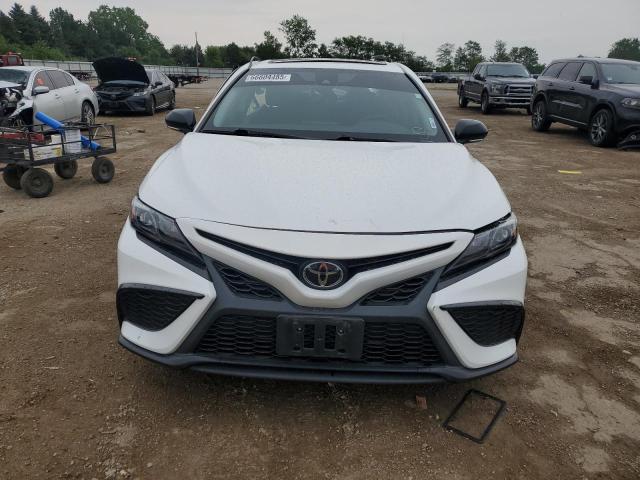 4T1T11AK8NU699874 - 2022 TOYOTA CAMRY SE 白色 照片 5