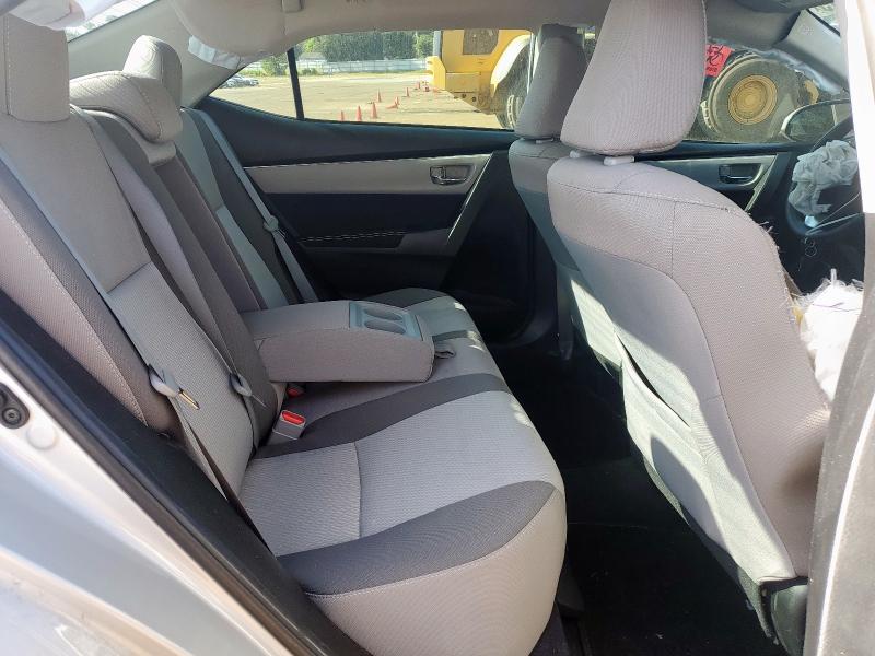 5YFBURHE5JP790873 - 2018 TOYOTA COROLLA L SILVER photo 10