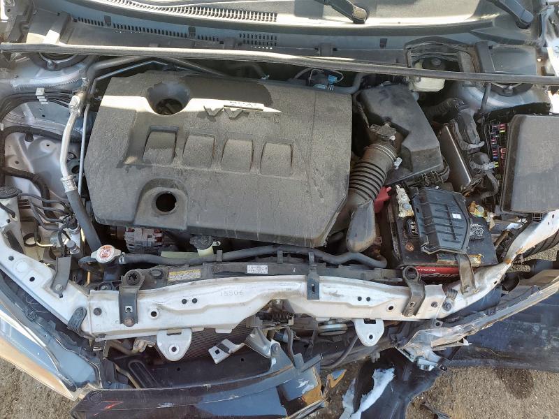 5YFBURHE5JP790873 - 2018 TOYOTA COROLLA L SILVER photo 11