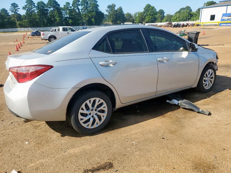 5YFBURHE5JP790873 - 2018 TOYOTA COROLLA L SILVER photo 3