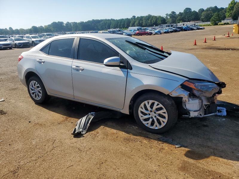 5YFBURHE5JP790873 - 2018 TOYOTA COROLLA L SILVER photo 4