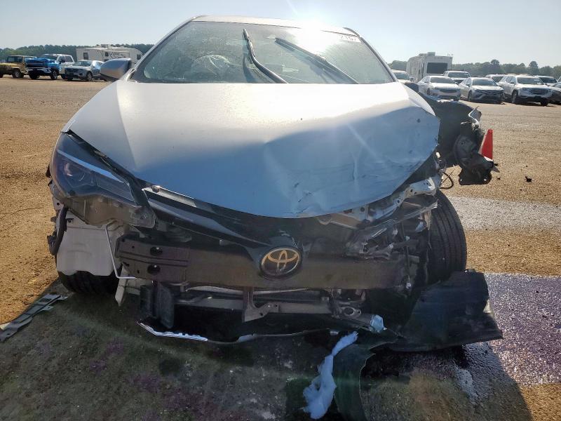 5YFBURHE5JP790873 - 2018 TOYOTA COROLLA L SILVER photo 5