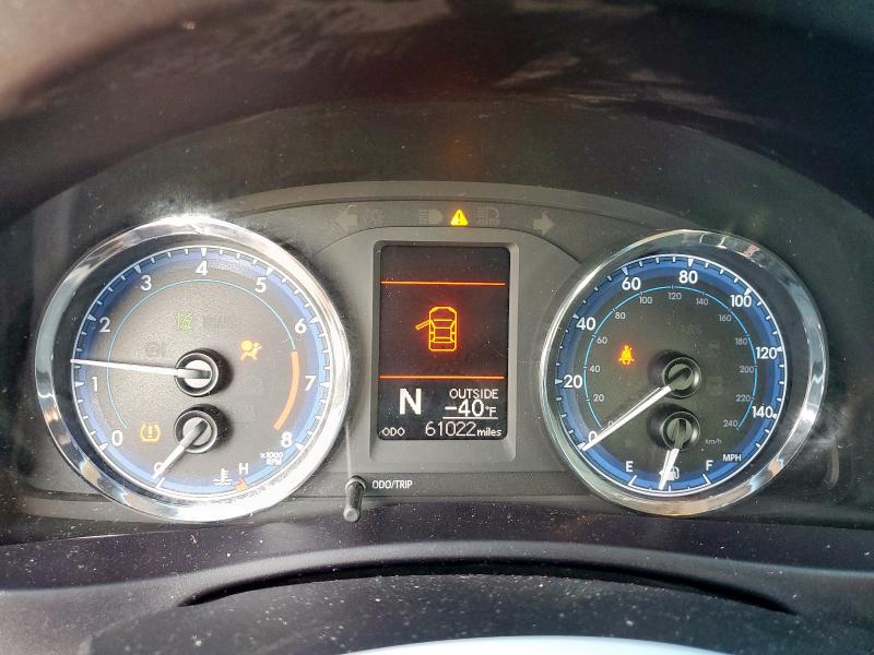 5YFBURHE5JP790873 - 2018 TOYOTA COROLLA L SILVER photo 9