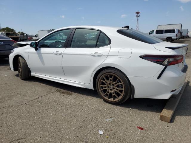 4T1T11AK9RU208282 - 2024 TOYOTA CAMRY SE NIGHT SHADE WHITE photo 2