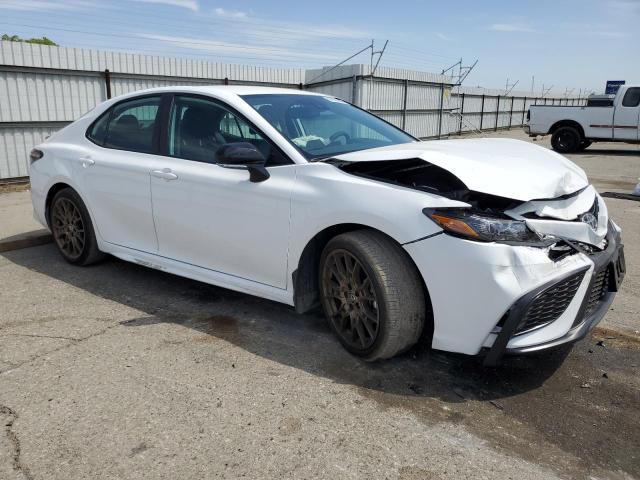 4T1T11AK9RU208282 - 2024 TOYOTA CAMRY SE NIGHT SHADE WHITE photo 4