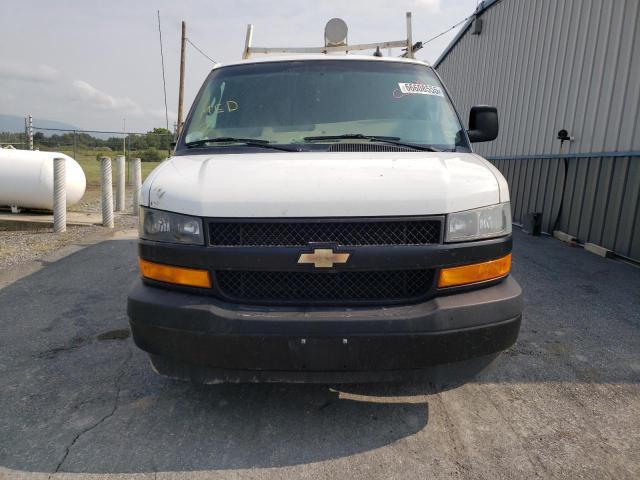 1GCZGGFG7J1338457 - 2018 CHEVROLET EXPRESS G3 თეთრი ფოტო 5