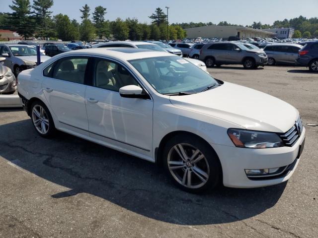 1VWCV7A39FC051534 - 2015 VOLKSWAGEN PASSAT SEL WHITE photo 4