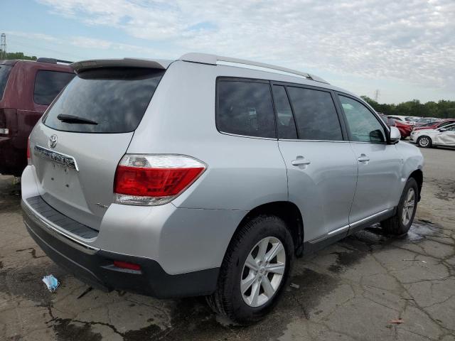 5TDBK3EH8DS185047 - 2013 TOYOTA HIGHLANDER BASE SILVER photo 3