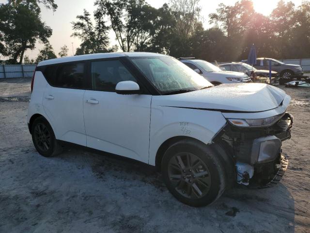 KNDJ33AU4N7805061 - 2022 KIA SOUL EX WHITE photo 4