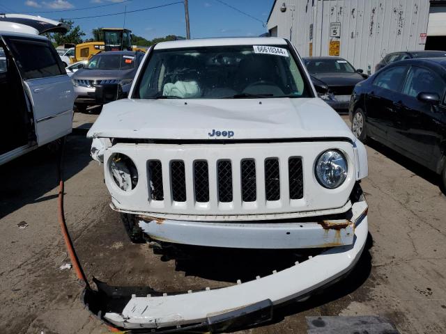 1C4NJRFB0FD218196 - 2015 JEEP PATRIOT LATITUDE WHITE photo 5