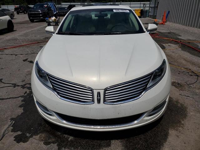 3LN6L2GK0DR822139 - 2013 LINCOLN MKZ WHITE photo 5