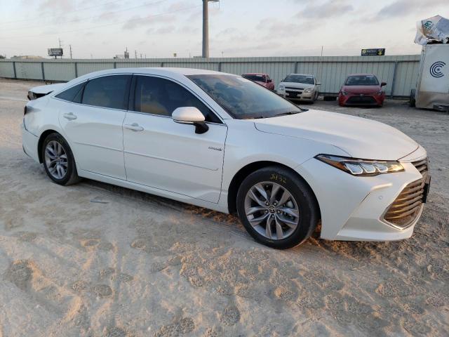 4T1J21FB2LU018702 - 2020 TOYOTA AVALON XLE WHITE photo 4