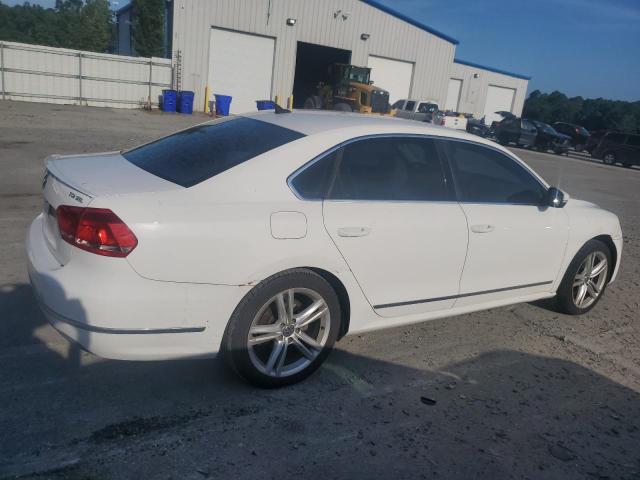 1VWCN7A3XDC030348 - 2013 VOLKSWAGEN PASSAT SEL WHITE photo 3