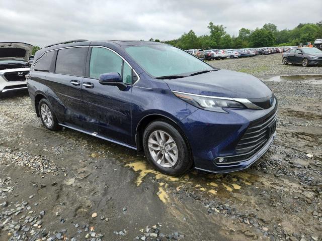 5TDJRKEC0SS254008 - 2025 TOYOTA SIENNA XLE BLUE photo 4