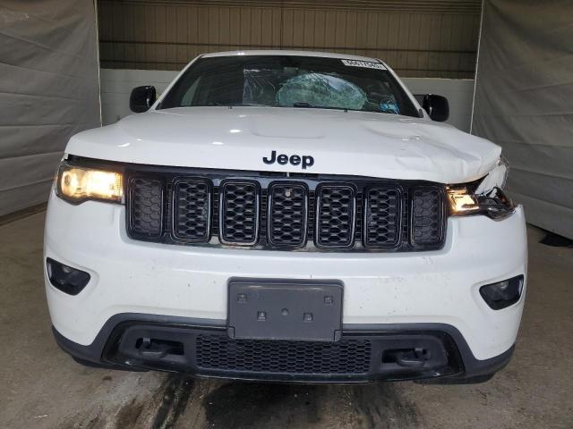 1C4RJFAG0JC382467 - 2018 JEEP GRAND CHER LAREDO WHITE photo 5