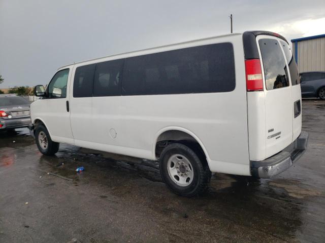 1GAZG1FG3B1100905 - 2011 CHEVROLET EXPRESS G3 LT WHITE photo 2