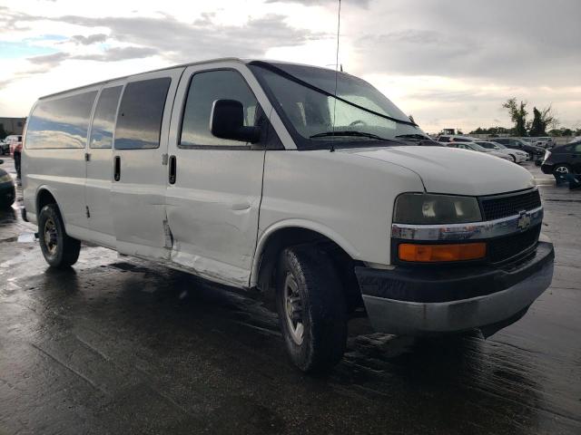 1GAZG1FG3B1100905 - 2011 CHEVROLET EXPRESS G3 LT WHITE photo 4