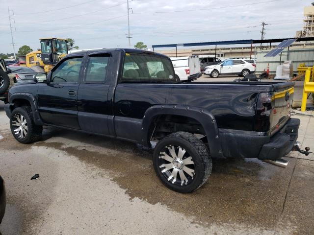 1GCEC19X05Z268262 - 2005 CHEVROLET SILVERADO C1500 BLACK photo 2