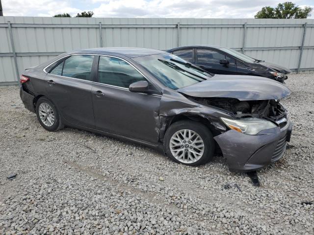 4T1BF1FK1GU526688 - 2016 TOYOTA CAMRY LE GRAY photo 4