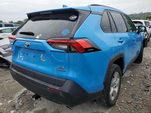 2T3RWRFV2LW095853 - 2020 TOYOTA RAV4 XLE BLUE photo 3