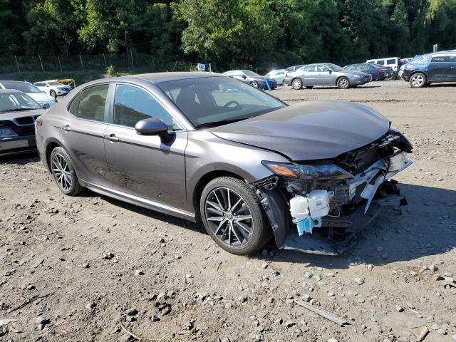 4T1G11AK3MU563197 - 2021 TOYOTA CAMRY SE SILVER photo 4