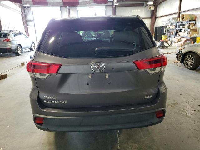 5TDKZRFH2HS214108 - 2017 TOYOTA HIGHLANDER SE GRAY photo 6