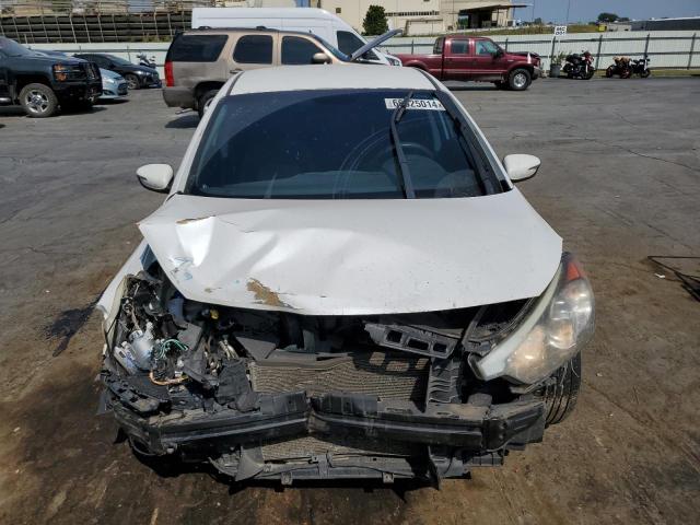 KNAFX4A65F5355898 - 2015 KIA FORTE LX WHITE photo 5