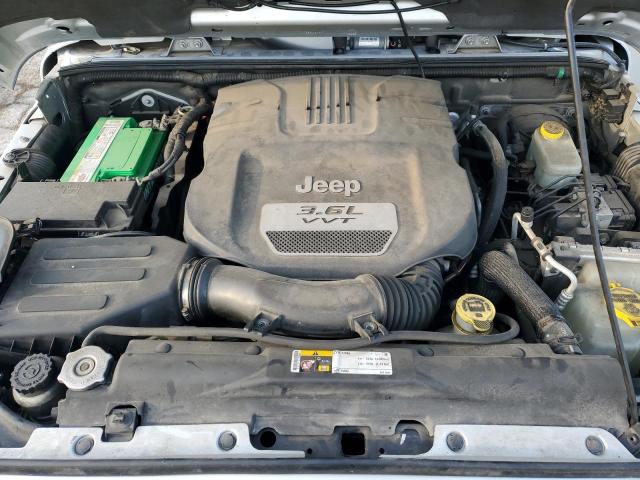 1C4BJWEG0CL274977 - 2012 JEEP WRANGLER U SAHARA Արծաթագույն լուսանկար 12